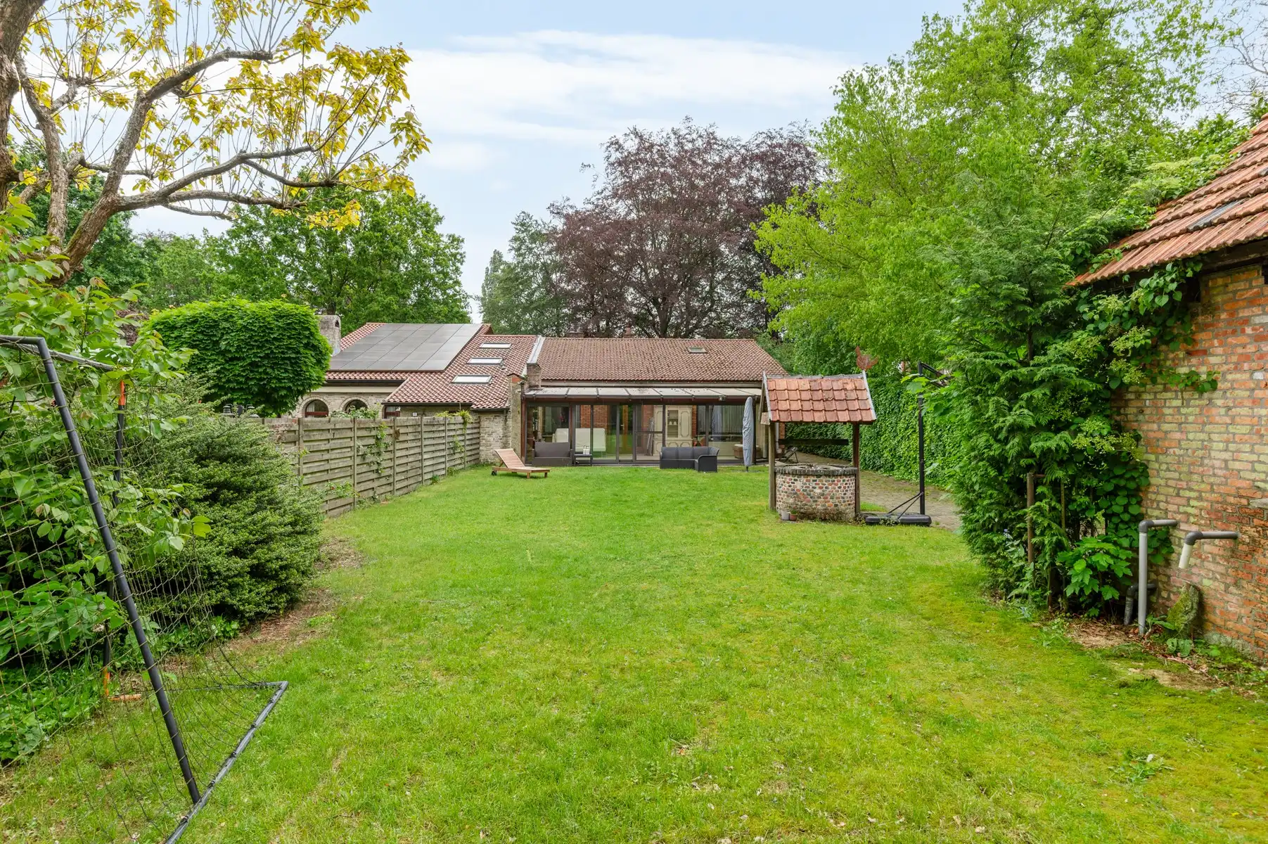 Uitstekend gelegen woning op ruim en zonnig perceel foto 2