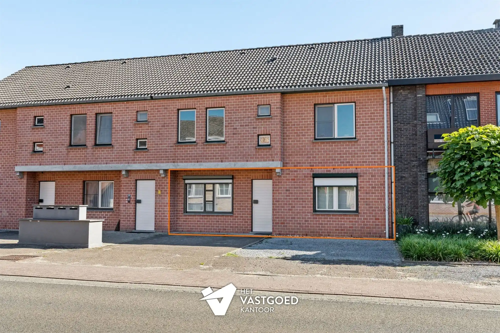 GELIJKVLOERS APPARTEMENT MET STAANPLAATS EN AFGESLOTEN GARAGE TE BERINGEN foto 34
