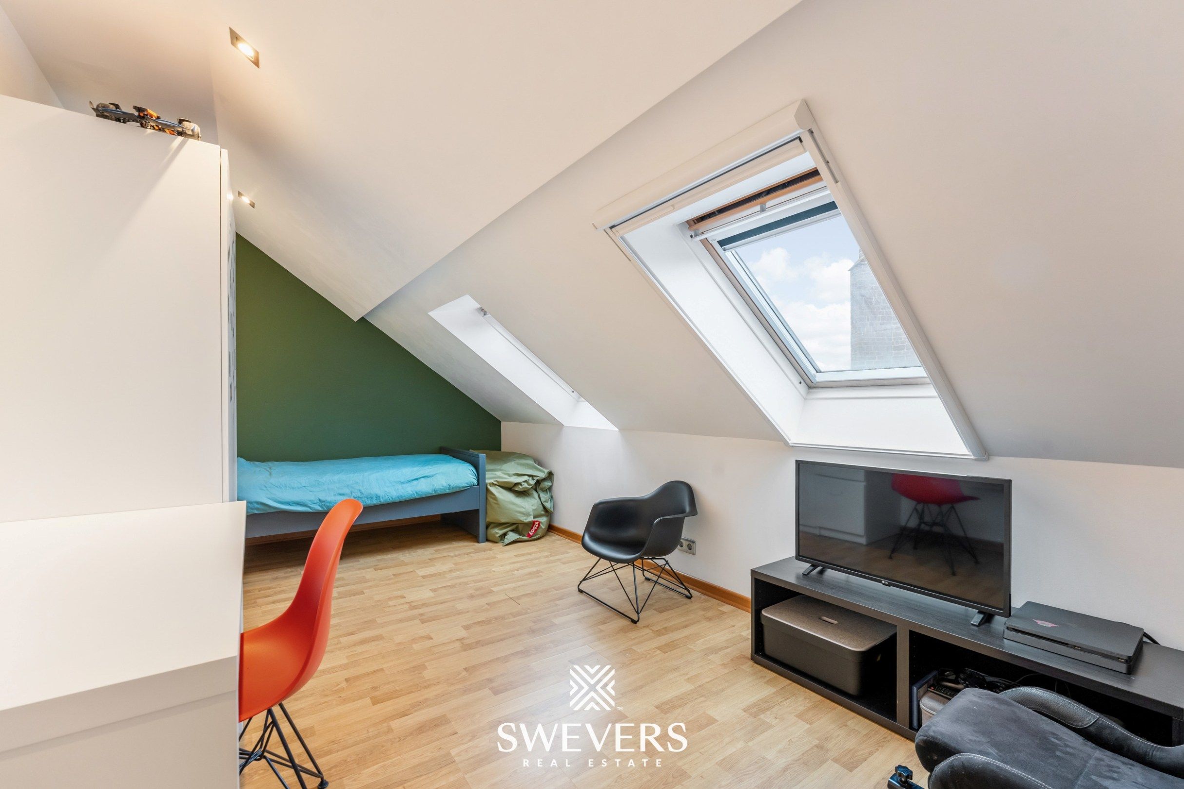 Totaal gerenoveerde karaktervolle woning met zicht op groen foto 22