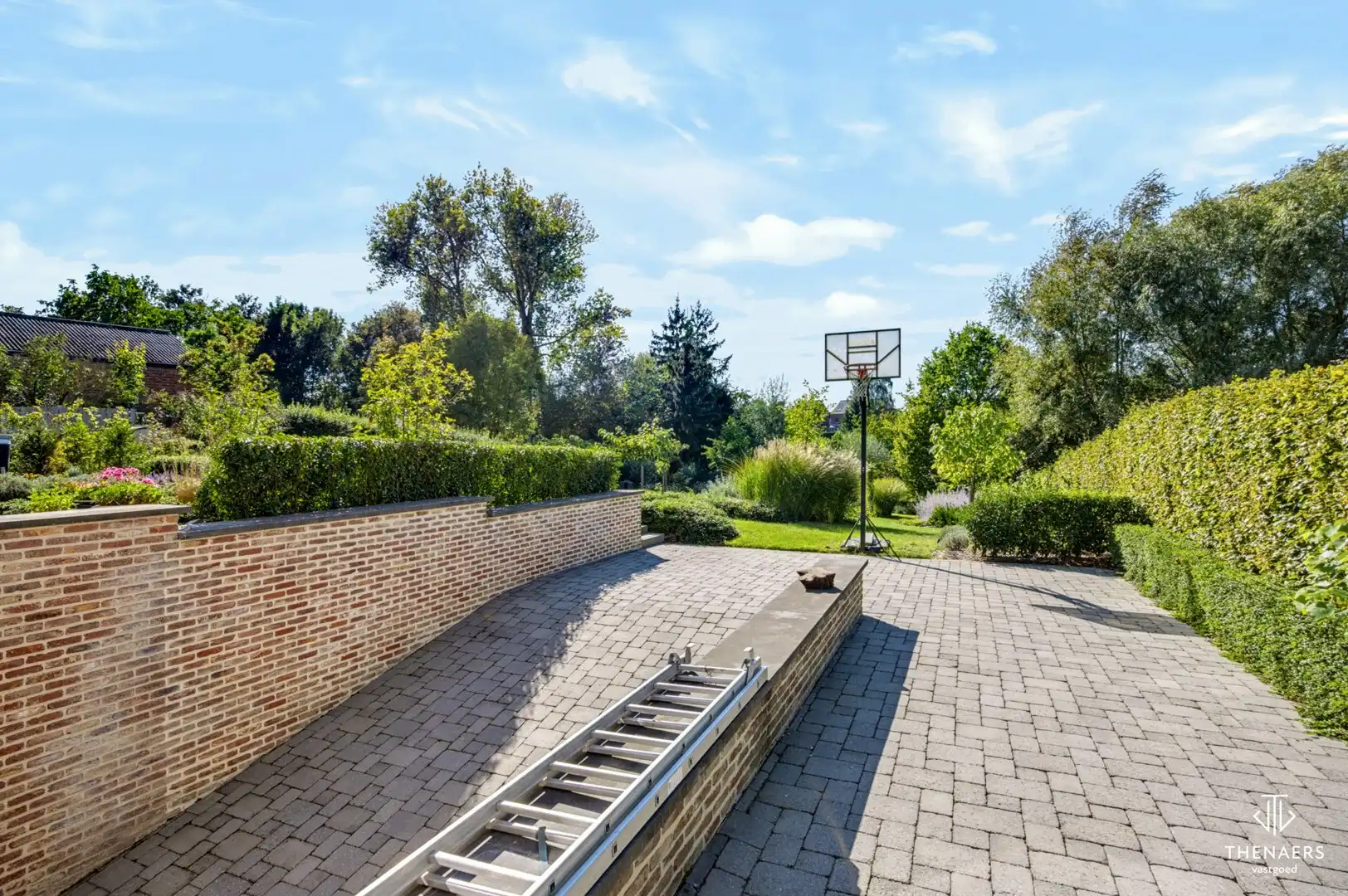 Ruime en karaktervolle woning met 4 slaapkamers, 2 badkamers en prachtige tuin – optioneel met achterliggende weide. foto 54