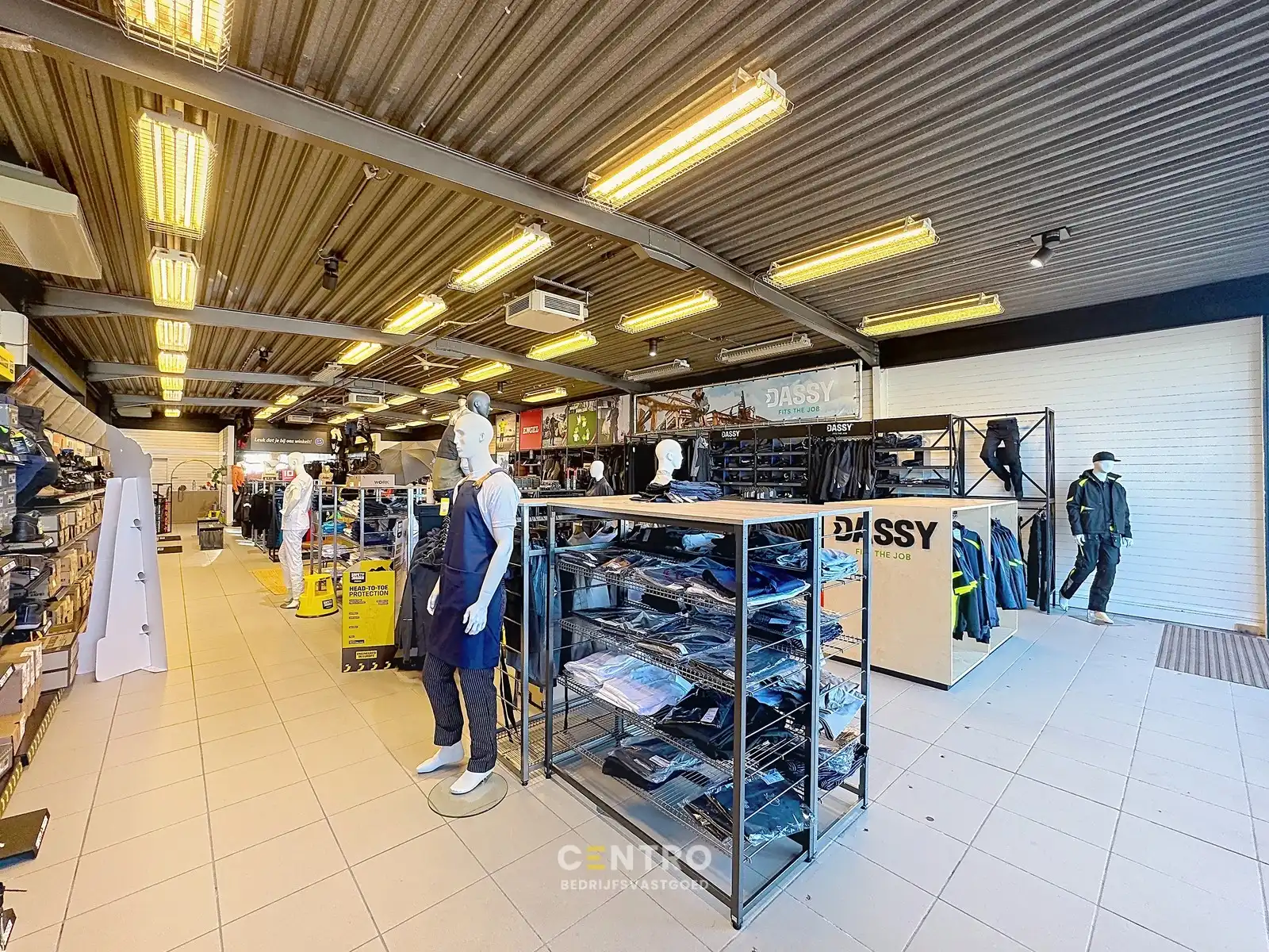 Instapklaar HANDELSPAND met OPSLAGRUIMTE (sectionaalpoort) en private parkeergelegenheid voor de deur op ZICHTLOCATIE "Blauwe Toren" te Brugge. foto 4