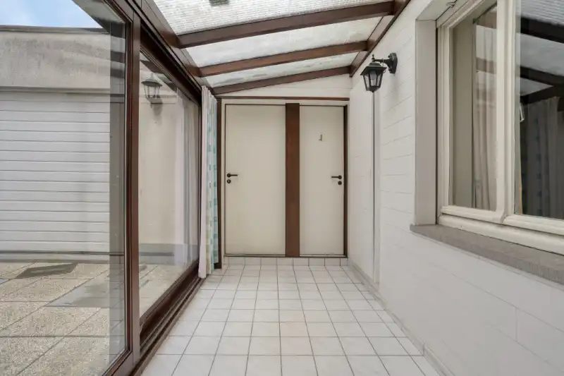 HALFOPEN BEBOUWING MET VEEL RENOVATIEPOTENTIEEL EN RUIM DAKTERRAS foto 10