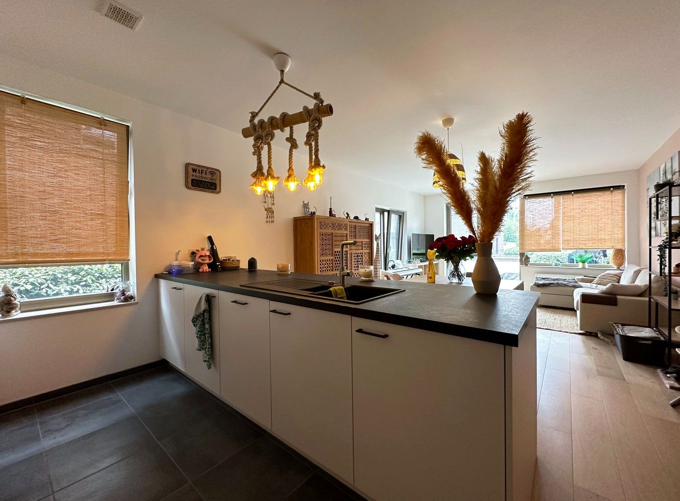 Gloednieuw, gelijkvloers appartement met 2 slaapkamers & autostaanplaats! foto 2