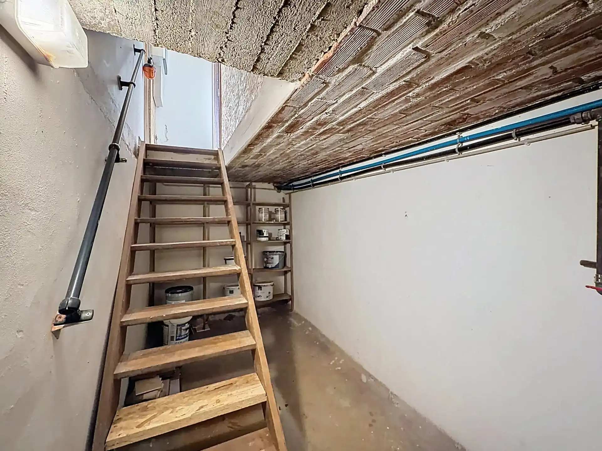 Zeer ruime en verzorgde woning met 5 slaapkamers en 2 badkamers op een groot perceel foto 32