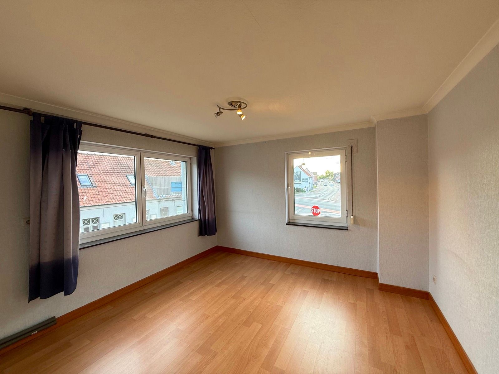 Half open woning met 4 slaapkamers, tuin en garage foto 11