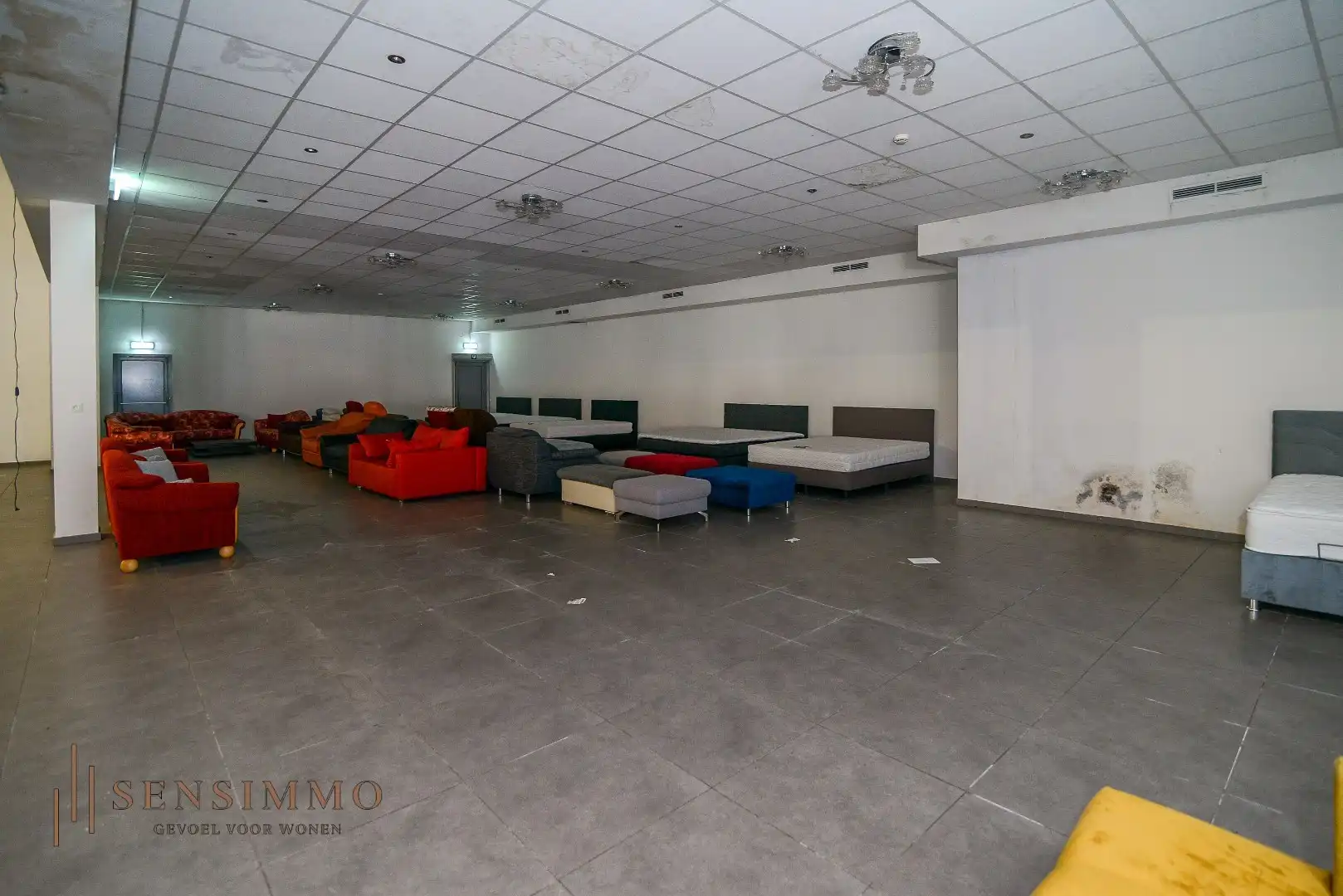 Gigantisch handelsruimte van 1.457 m² in het centrum van Maasmechelen! foto 8