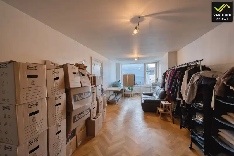 Statige herenwoning met bijgebouw, garage­mogelijkheden en patio in centrum Eeklo foto 10