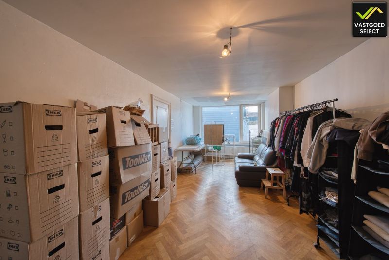 Statige herenwoning met bijgebouw, garage­mogelijkheden en patio in centrum Eeklo foto 10