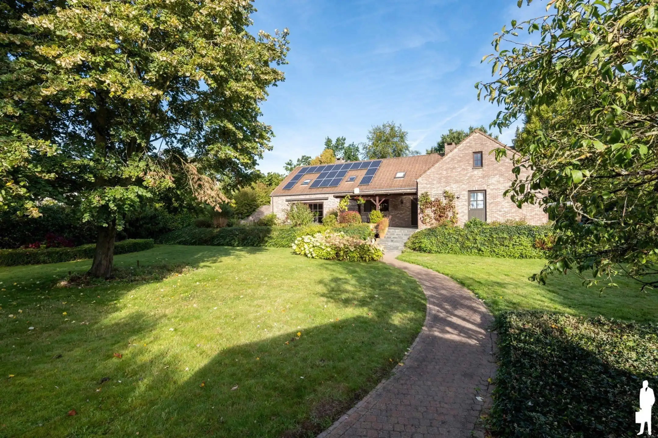 Villa - uitzonderlijke ligging; nabij Nederl.- uiteinde wijk foto 26