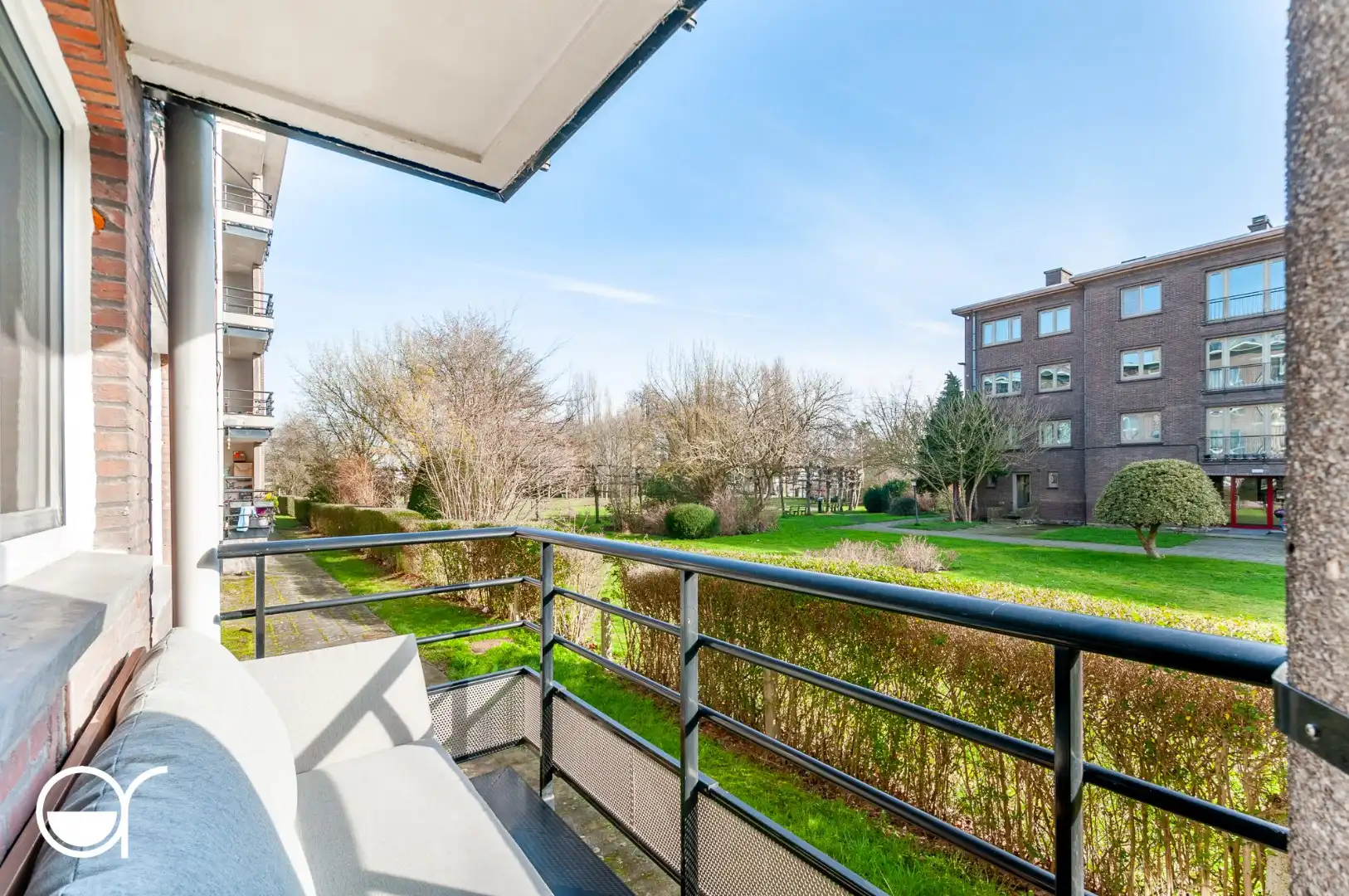 2 slaapkamer appartement met 2 terrassen in een rustige buurt. foto 3