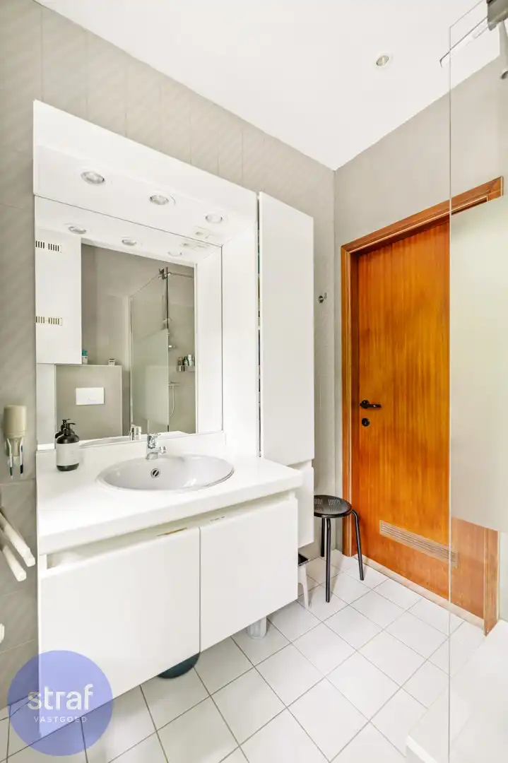 Charmante gezinswoning met 3 slaapkamers op een toplocatie op Linkeroever foto 13