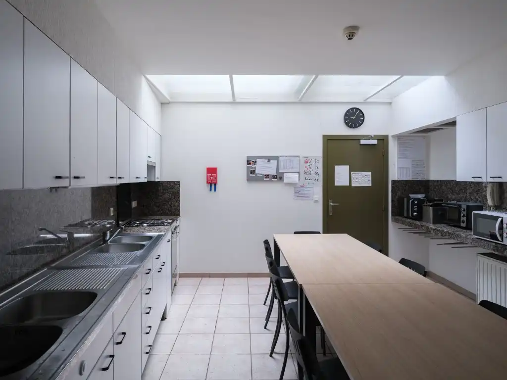 Opbrengsteigendom bestaande uit 18 studentenkamers en twee autostaanplaatsen gelegen aan de Bargiekaai foto 4