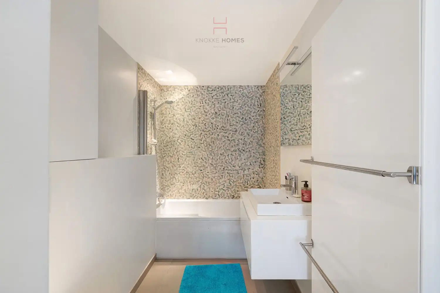 Instapklaar 3-kamerappartement met frontaal zeezicht aan het Rubensplein foto 17