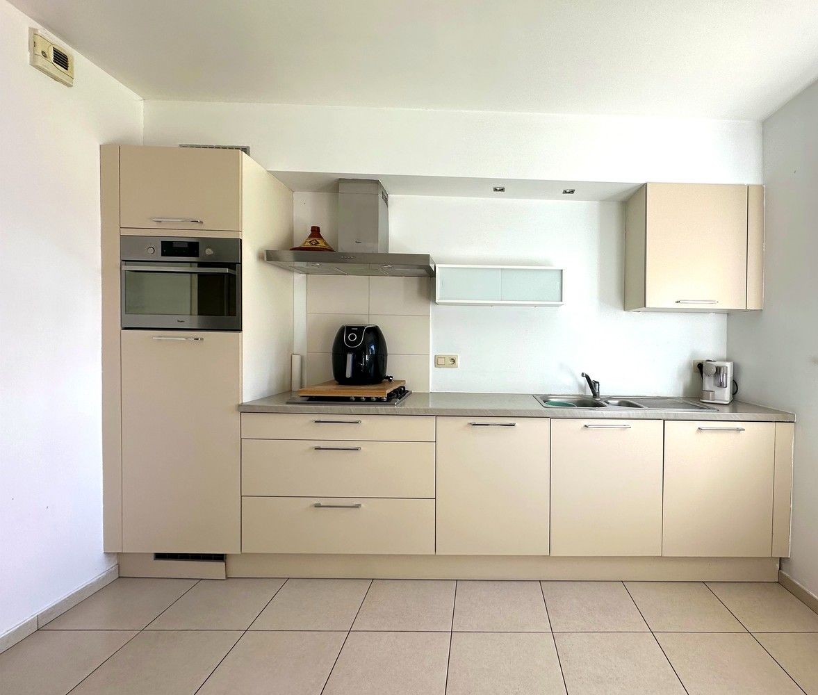 Mooi, recent appartement met twee slaapkamers op centrale locatie te Wommelgem foto 3