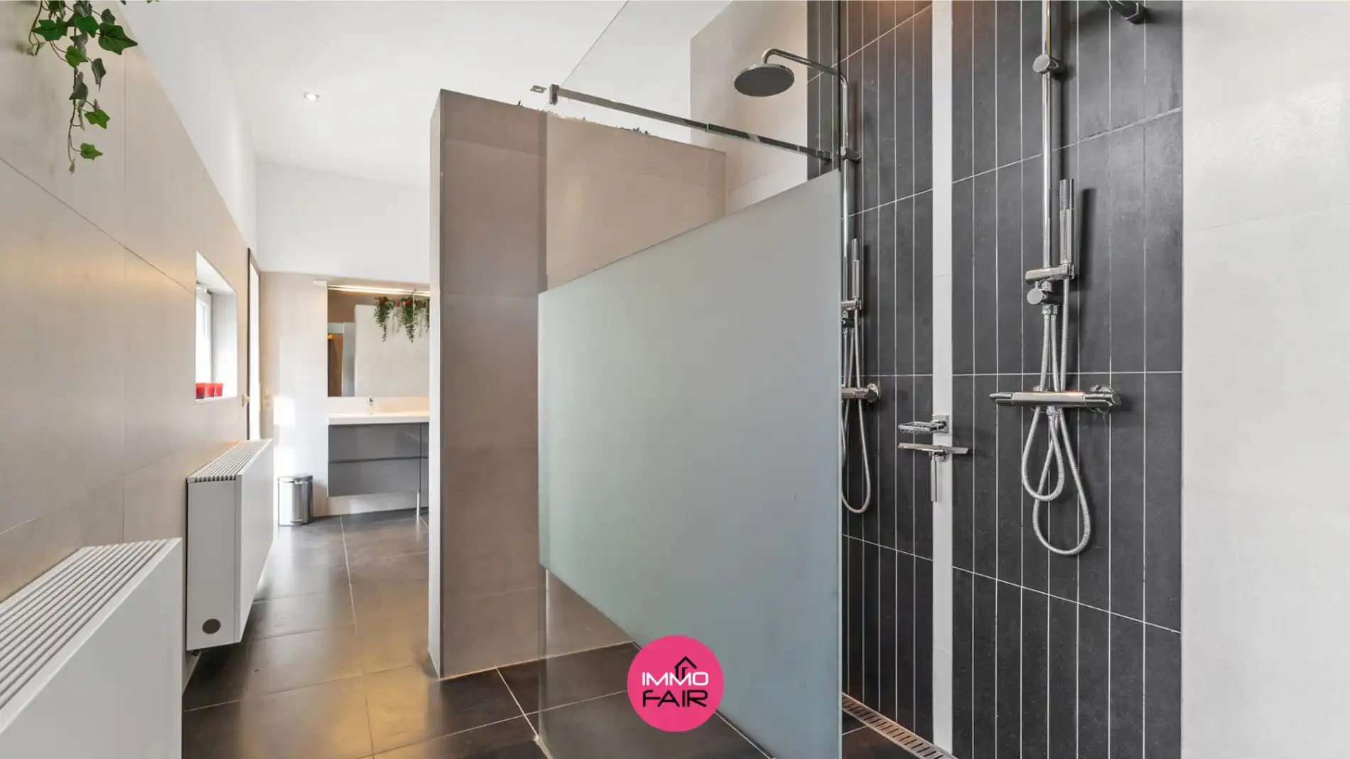 Karakteristieke hoeve met panoramisch zicht aan de achterzijde van perceel! foto 11