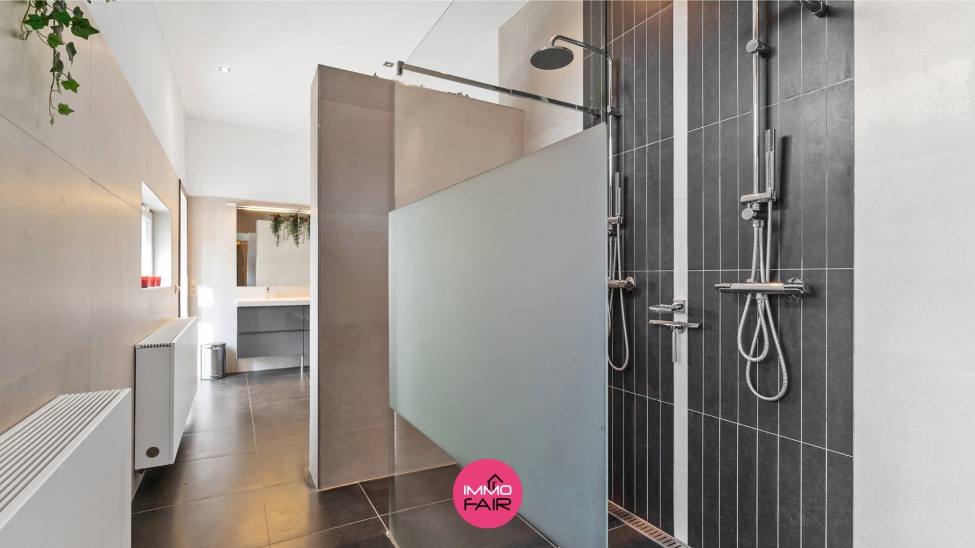 Karakteristieke hoeve met panoramisch zicht aan de achterzijde van perceel! foto 11