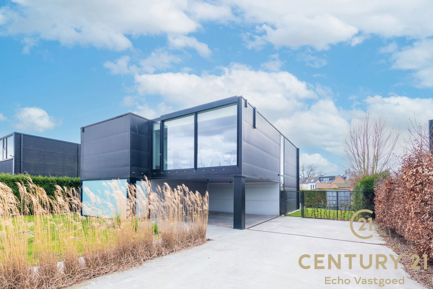Unieke energiezuinige Loft-Stijl villa aan het water foto 28
