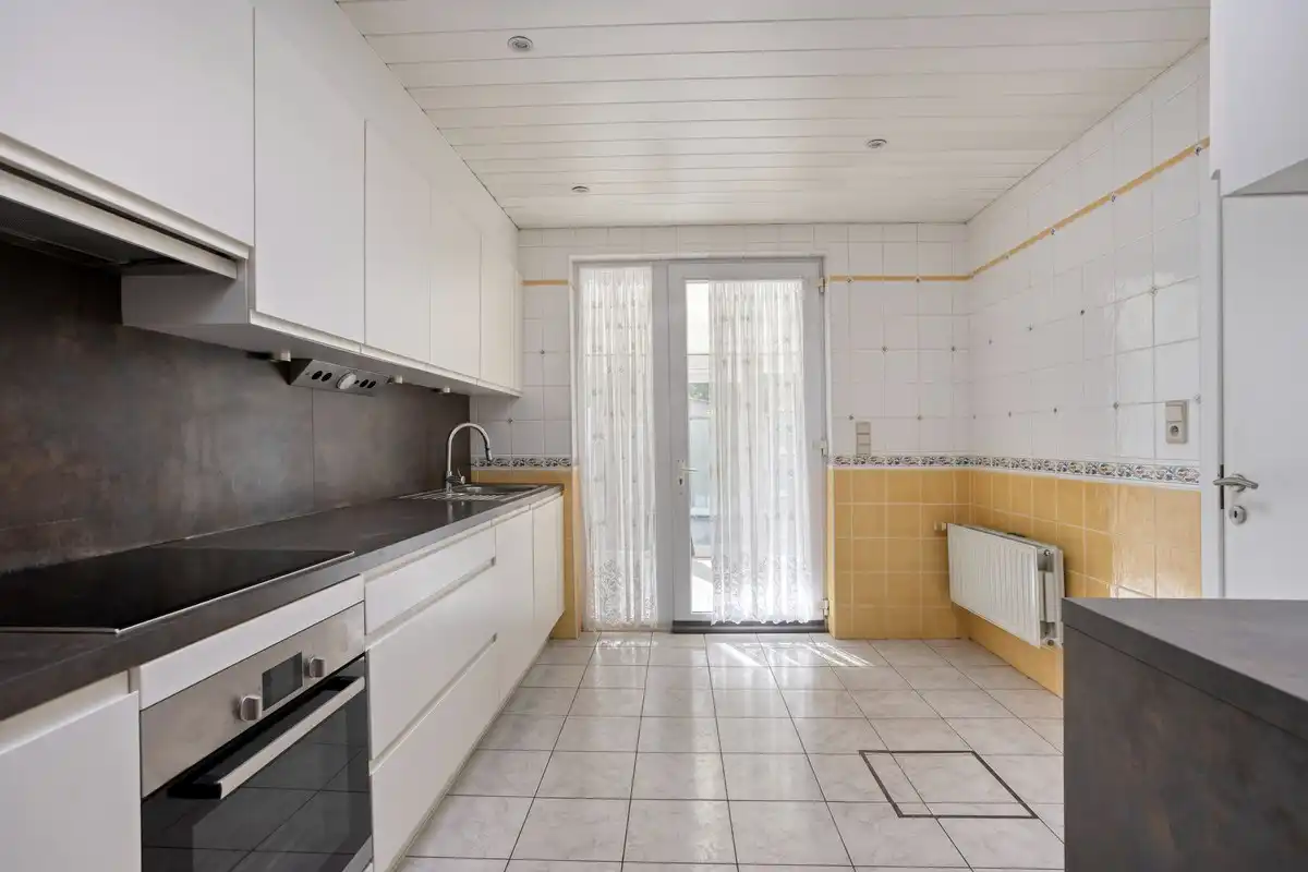 Instapklare gezinswoning in goed gelegen woonwijk foto 6