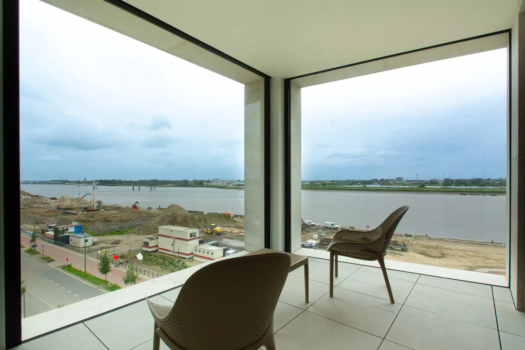Gemeubeld 2-slaapkamerappartement met uitzicht op de Schelde foto {{pictureIndex}}