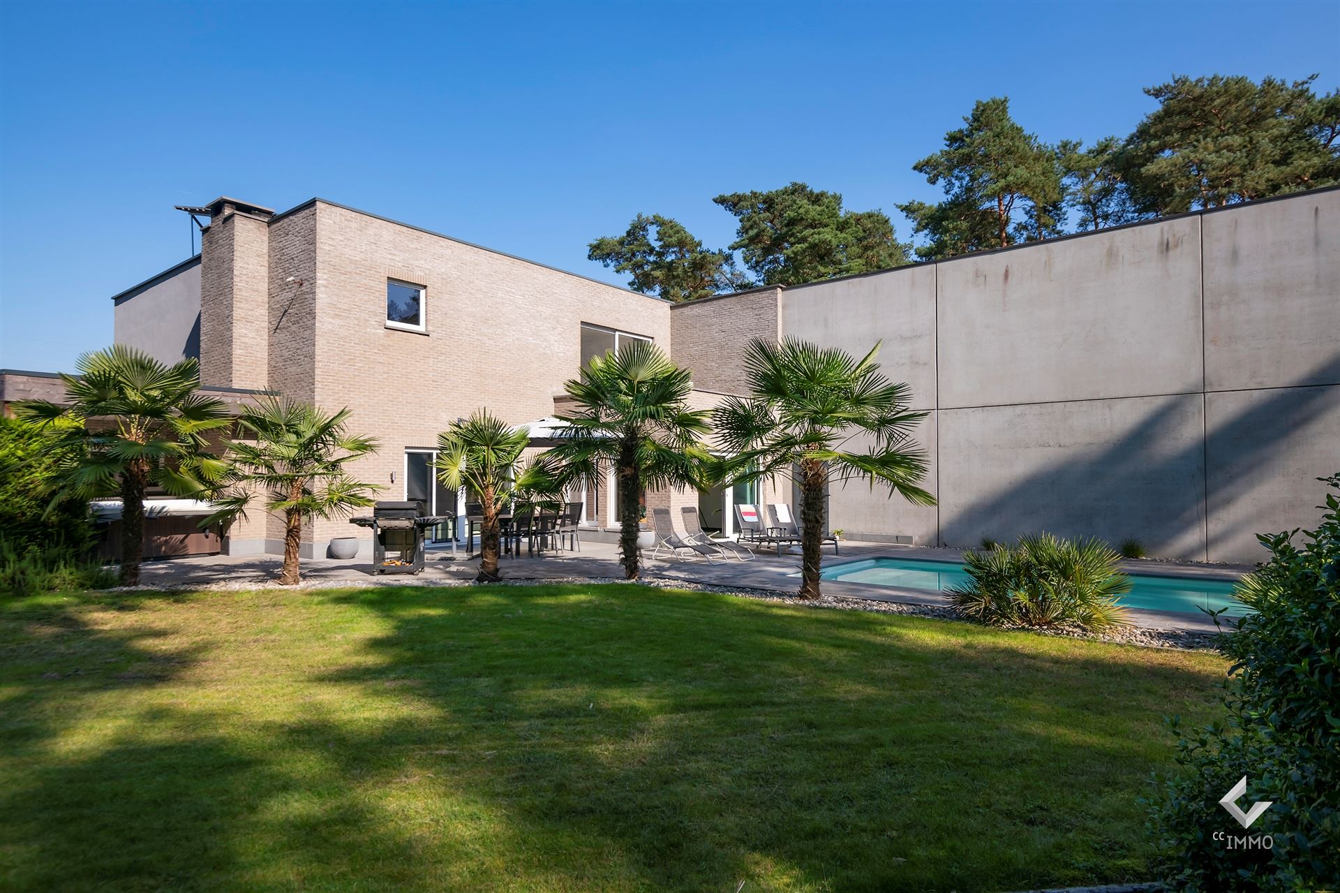 Magazijn ca. 466m² + luxueuze woning ca. 367m²! foto {{pictureIndex}}
