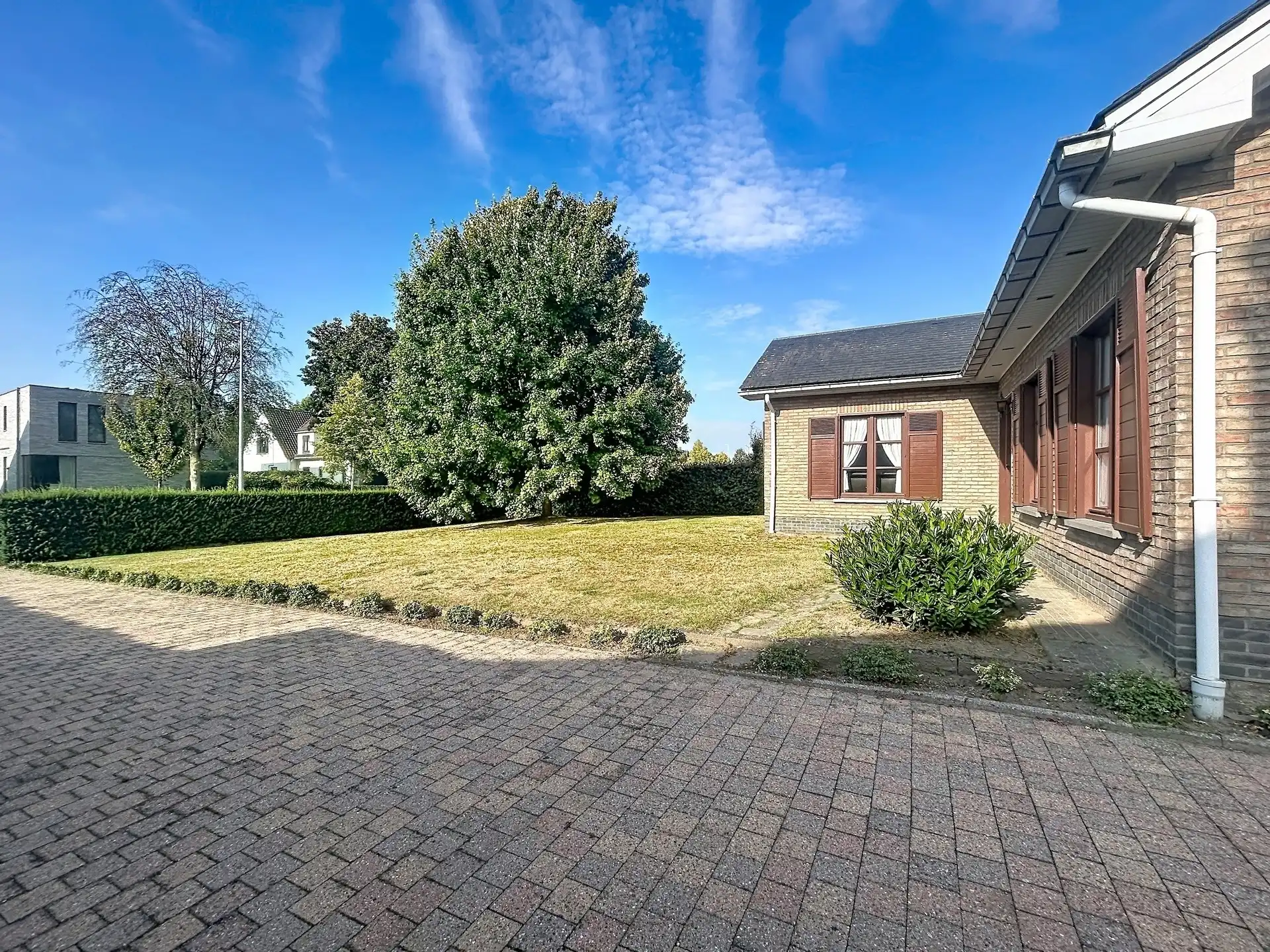 open bebouwing met 3 slaapkamers en garage op perceel van 1808m² foto 17