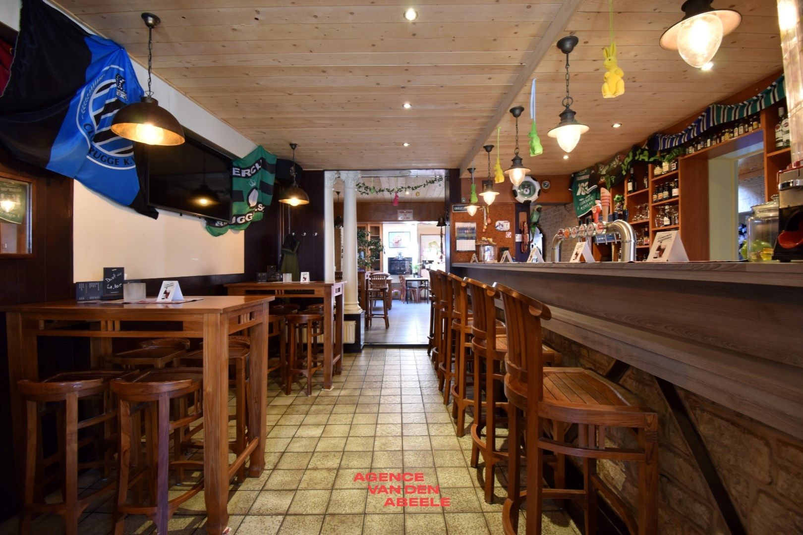 Handelspand bestaande uit eethuis met café en privé woonst foto 5