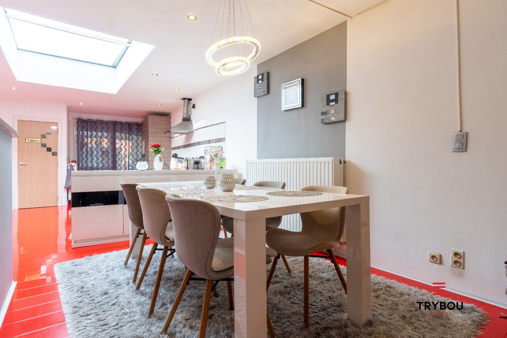 Rustig gelegen, volledig gerenoveerde woning met gezellige, onderhoudsvriendelijke tuin foto 6