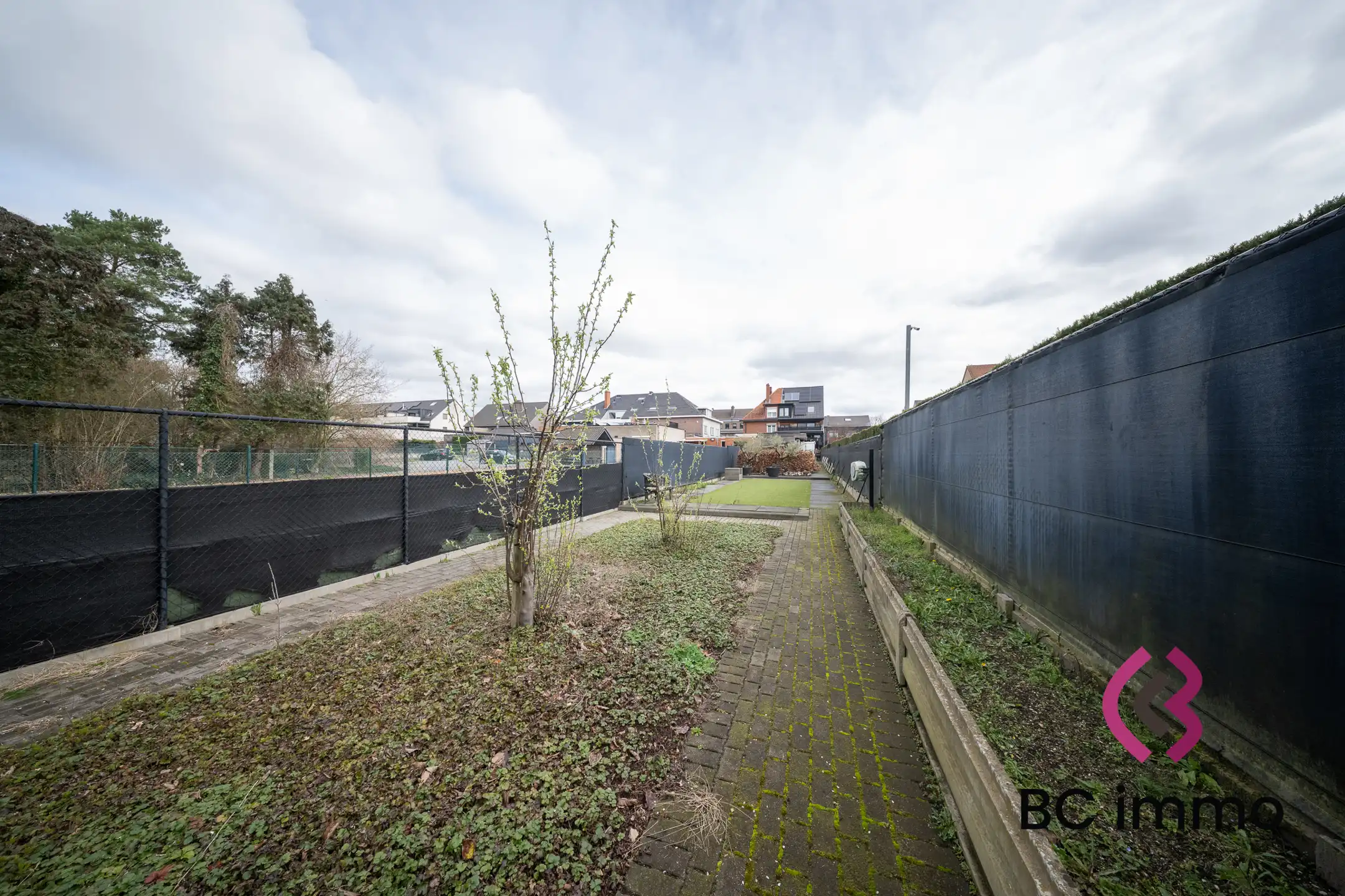 Verhuurde horecazaak met professionele keuken, tuin en ruime bijbouw te koop in Genk foto 10