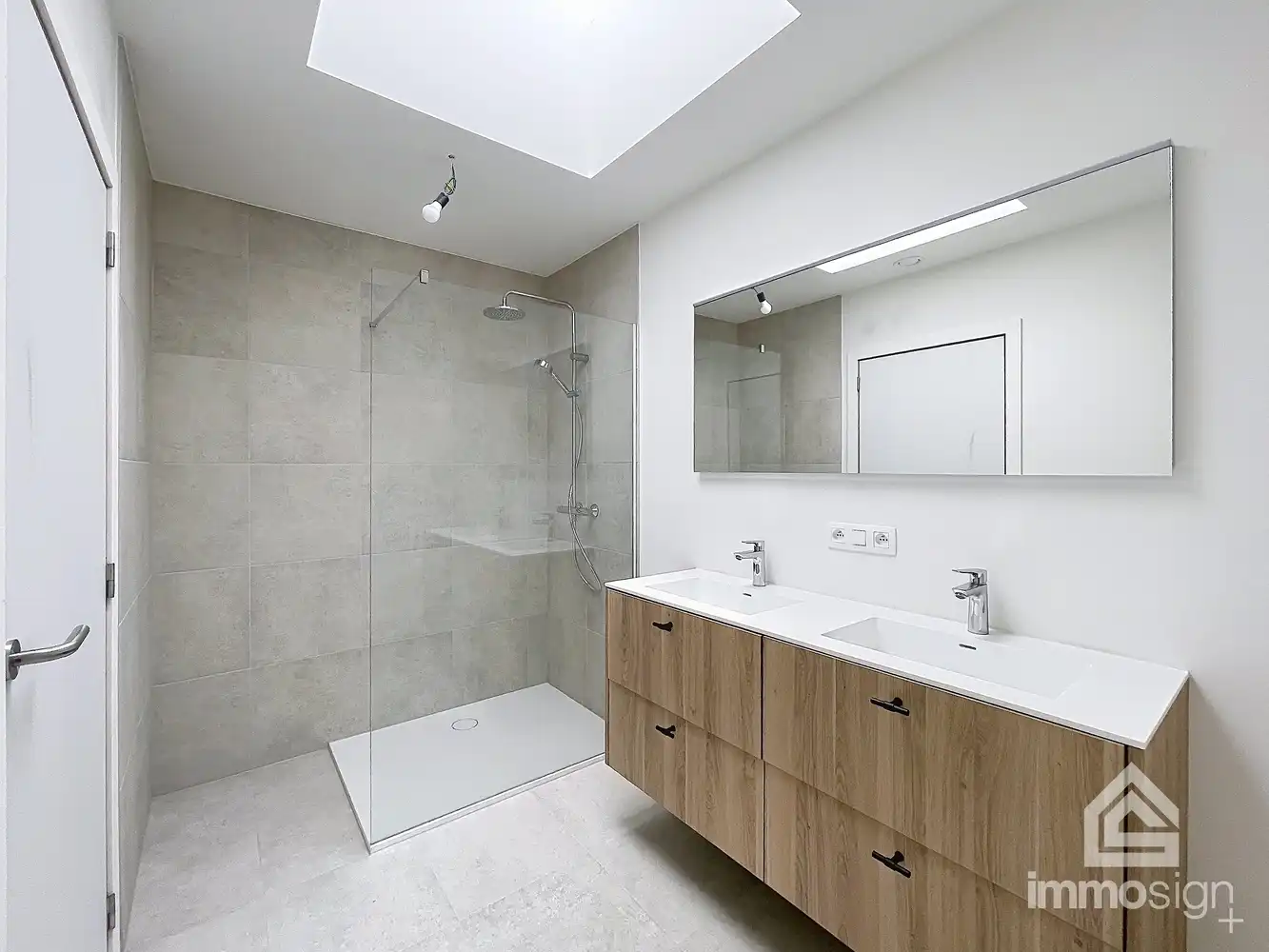 Instapklaar penthouse met 2 slaapkamers, ruim terras, 2 parkeerplaatsen en berging te Kinrooi foto 10