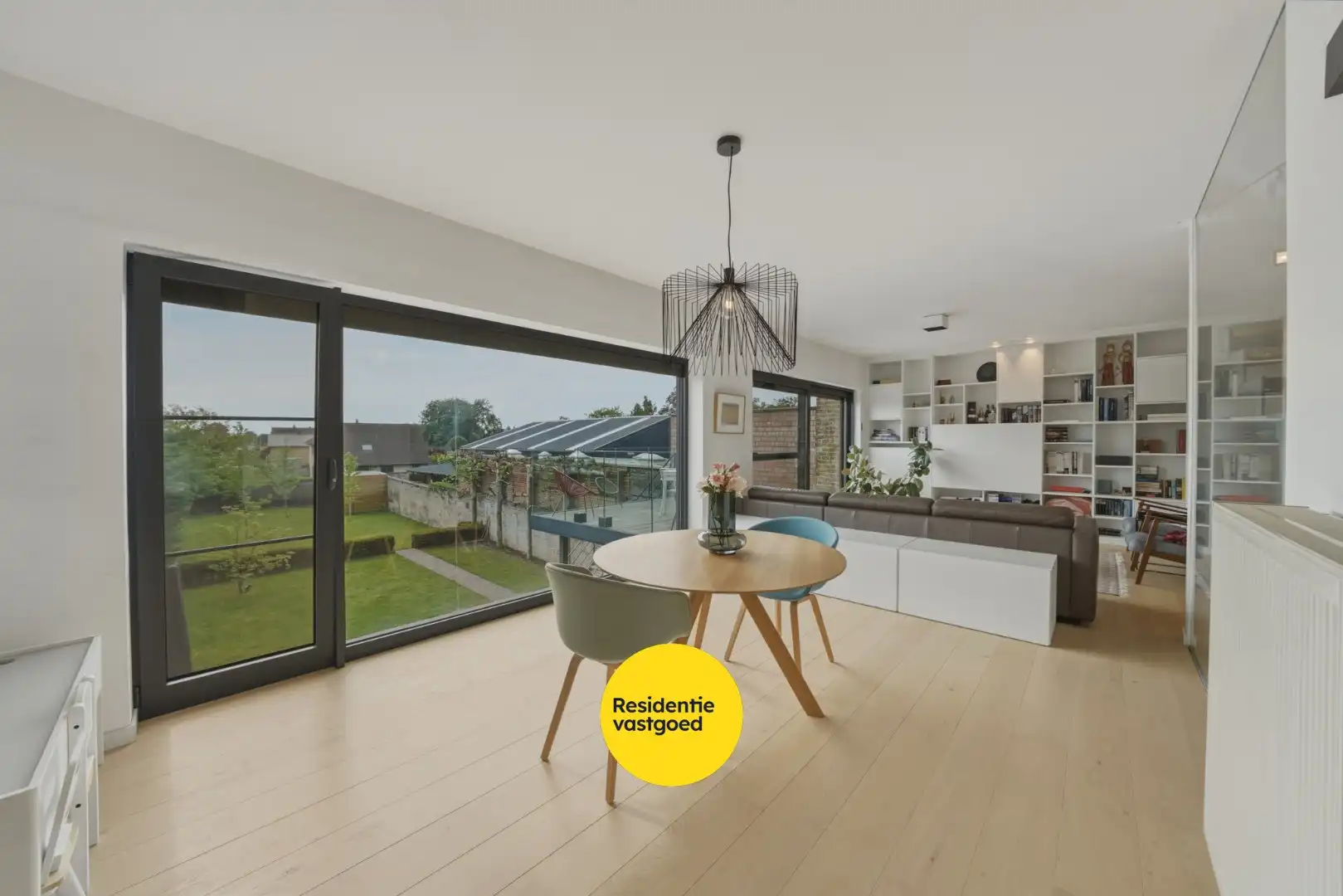 Ruime instapklare woning met zongerichte tuin in hartje Oudenburg foto 11