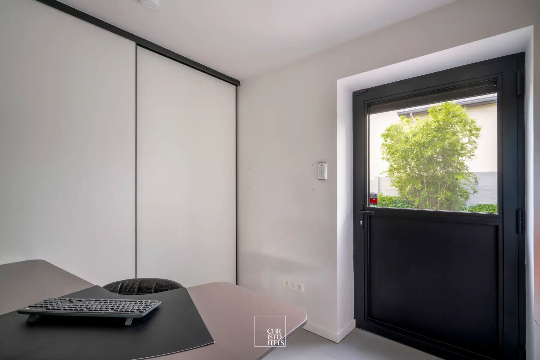 Eigentijdse gerenoveerde villa op een riant perceel van 1.986 m² foto 9
