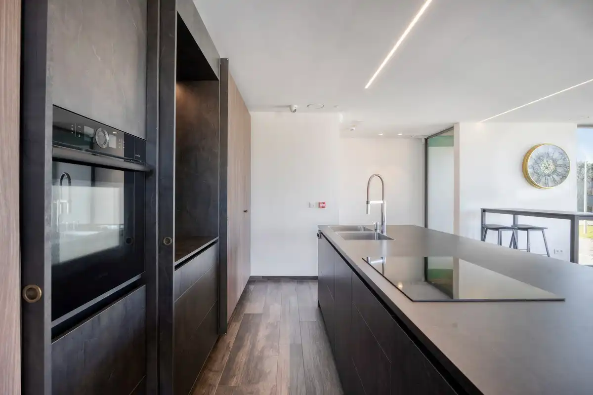 Grondig gerenoveerd KMO gebouw met magazijn en kantoorruimtes in Heverlee op een perceel van 11a19ca! – EPC -22,65 kWh/m² foto 27