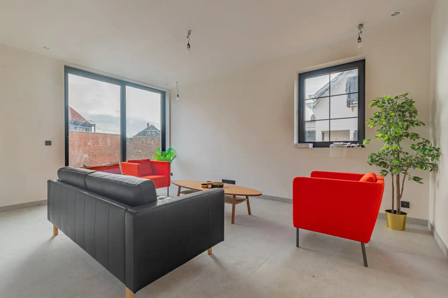 Nieuwbouw woning met 4 slaapkamers! foto 2