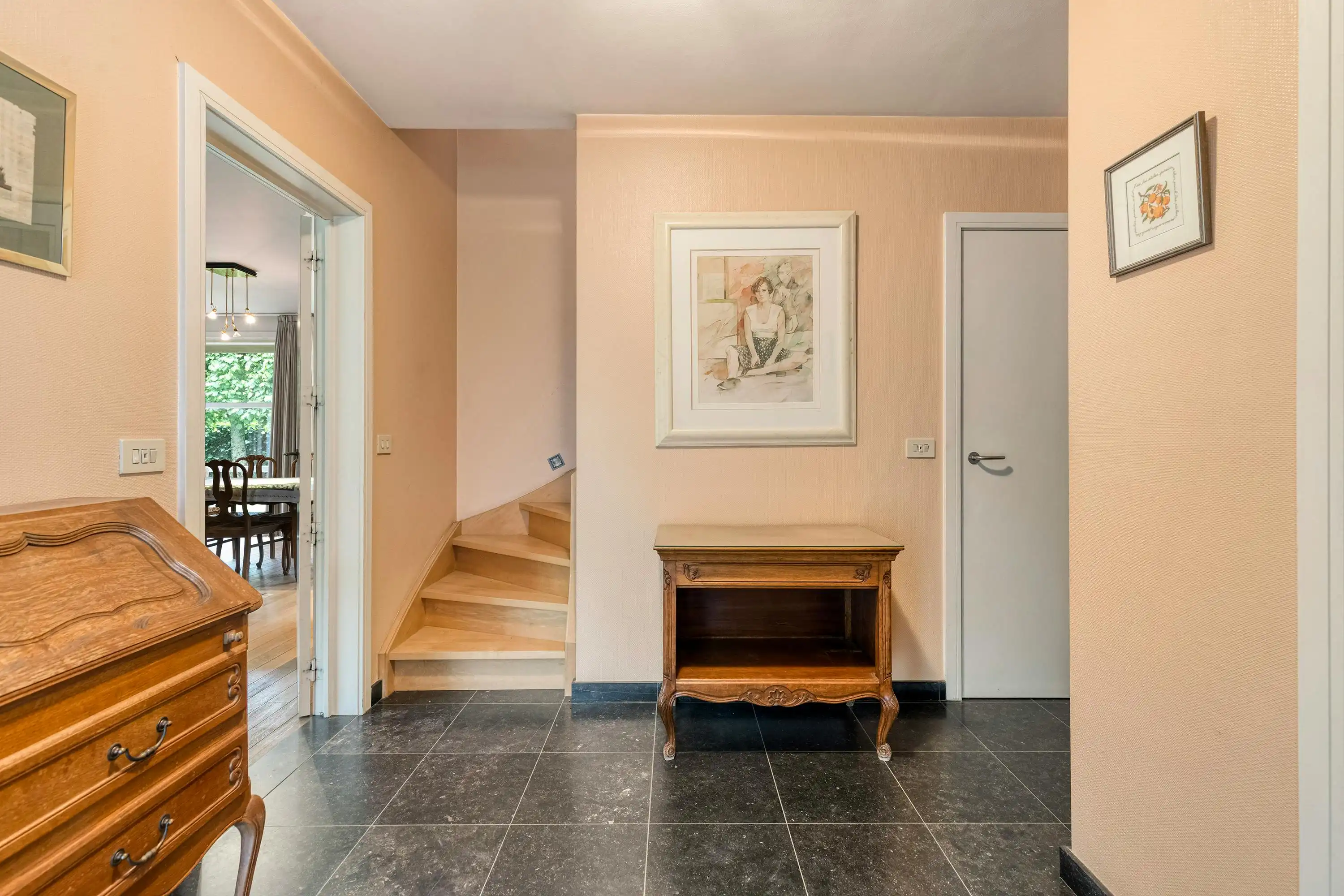 Deze ruime villa op een perceel van 636 m² in Oostrozebeke. foto 3