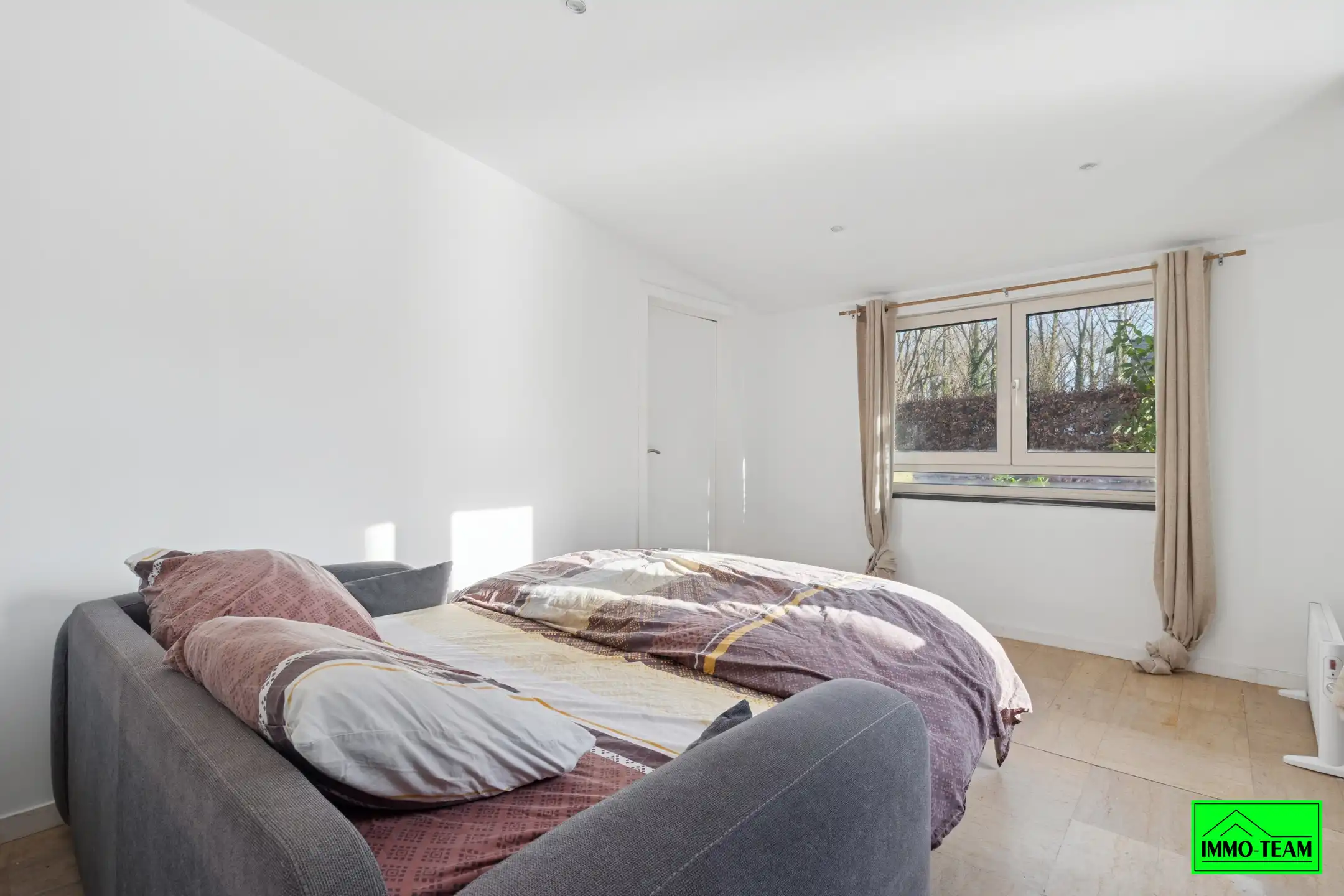 Ruime 3-gevelwoning met 4 slaapkamers en tuin foto 12