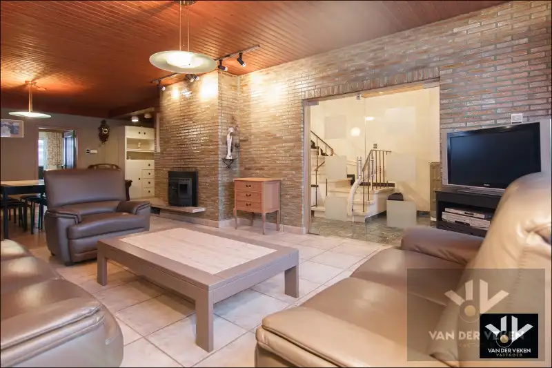 DEGELIJKE GEZINSWONING  MET GARAGE  IN DE SINT-CATHARINAWIJK foto 5