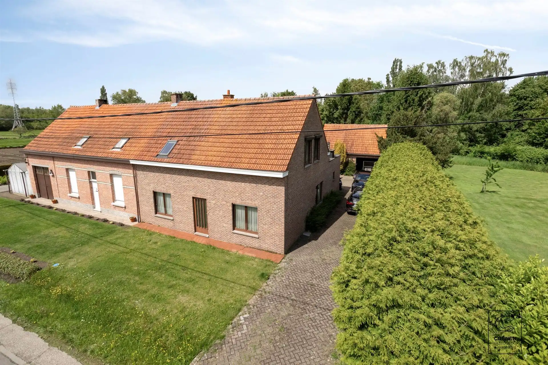 Zeer ruime HOB met schitterende tuin op een toplocatie foto 2