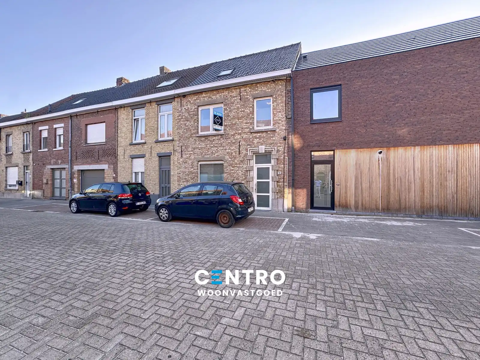 Instapklare stadswoning met 3 ruime slpk en zonnig terras! foto {{pictureIndex}}