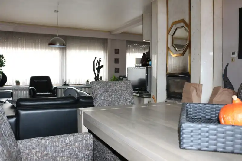 Ruim opgevatte bel-étagewoning met grote dakterras. foto 4