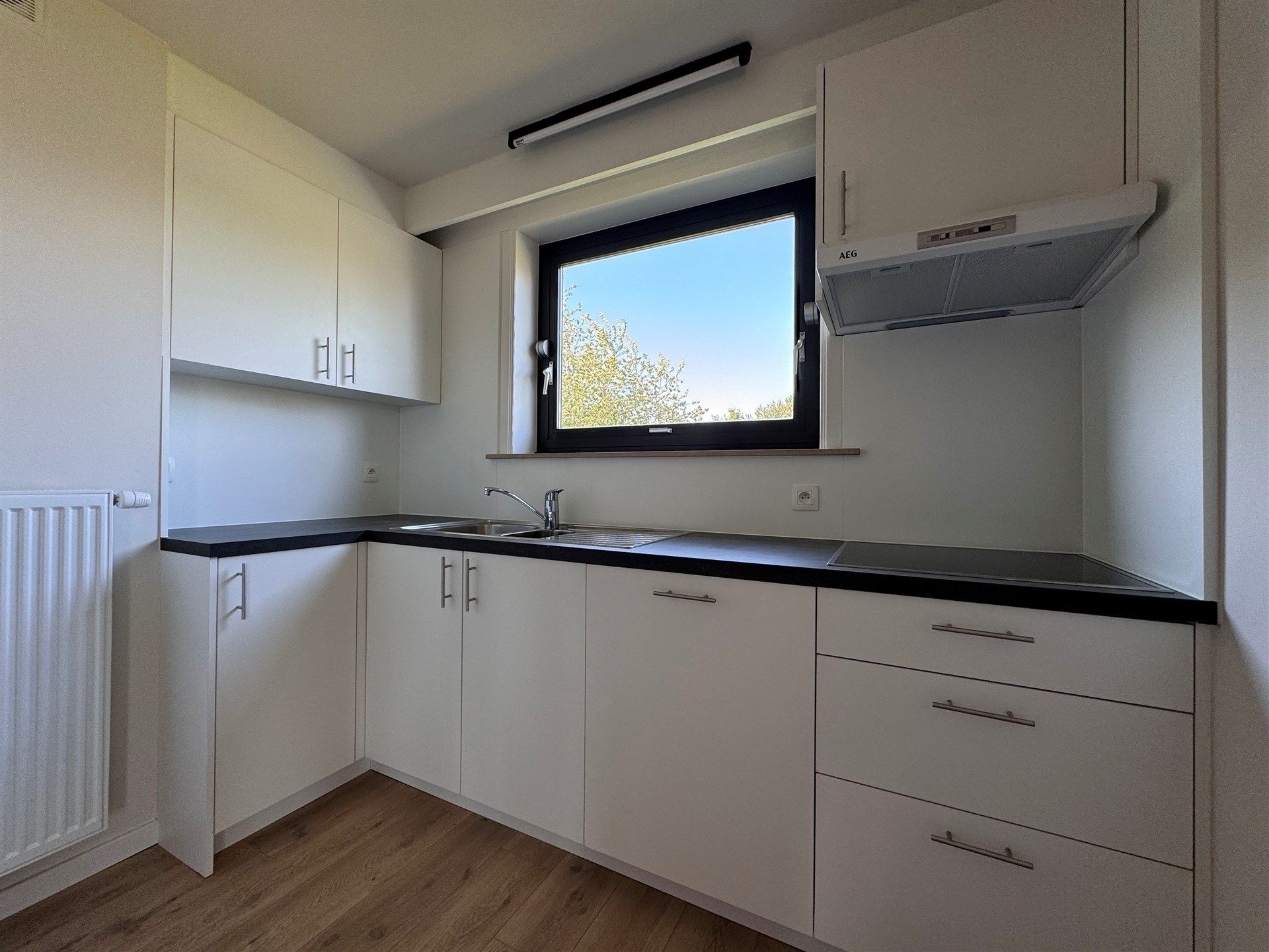 Gerenoveerd ruim appartement met tuin en garage gelegen in de wijk “Het Westveld”. foto 10