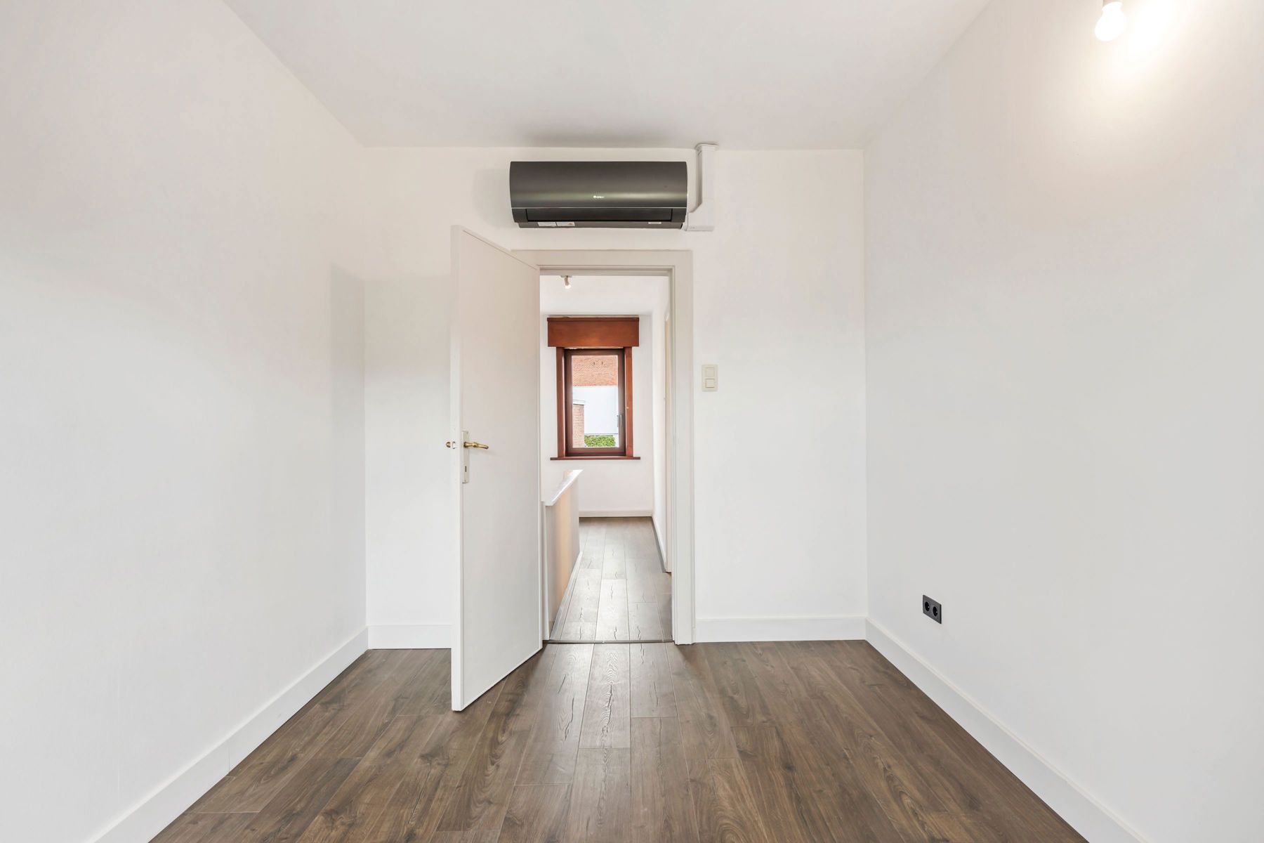 Stijlvolle, energiezuinige woning in hartje Kortrijk foto 15