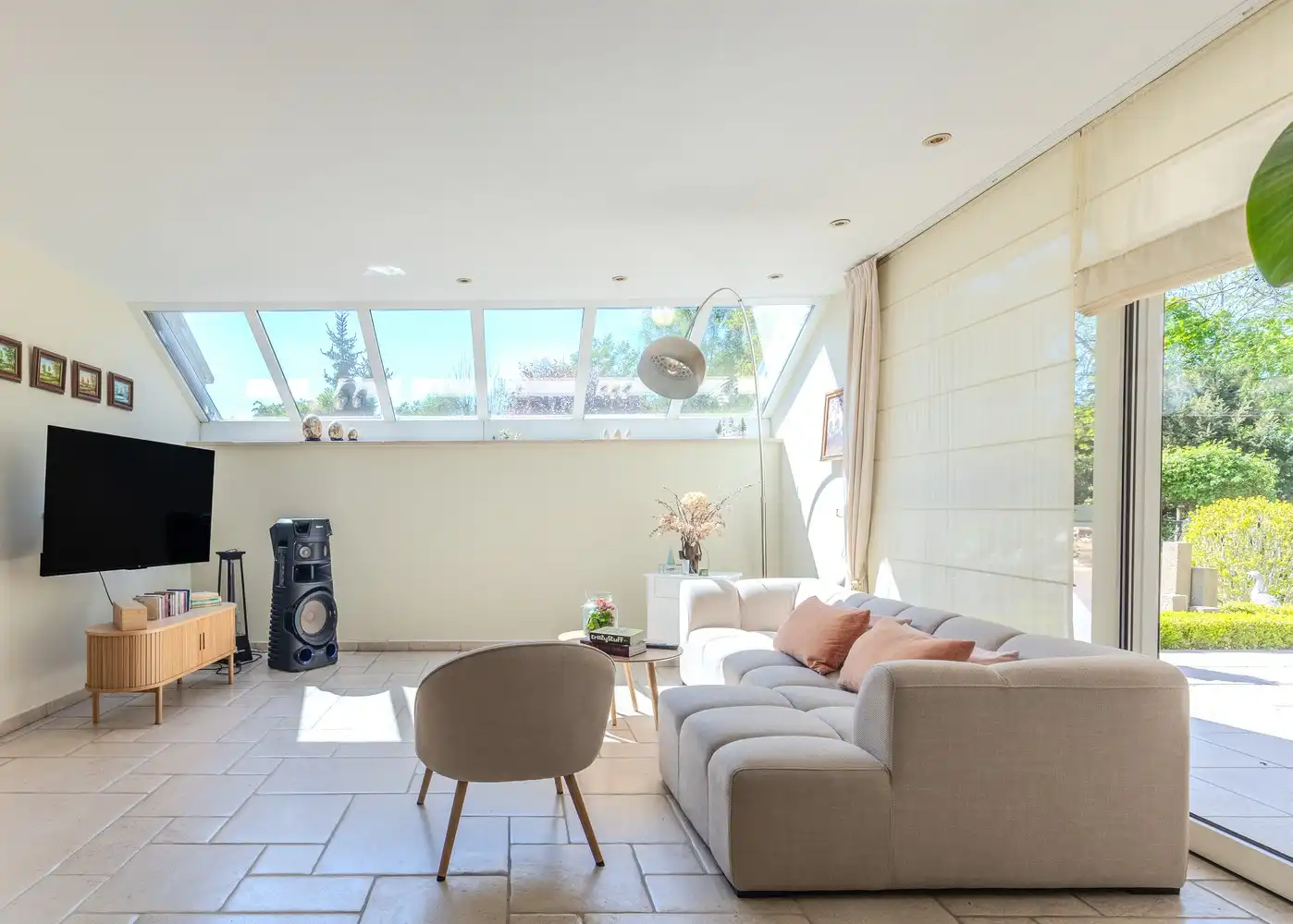 Ruime, instapklare vrijstaande woning met 5 slaapkamers en 3 badkamers in het gezellige Neerharen! foto 9