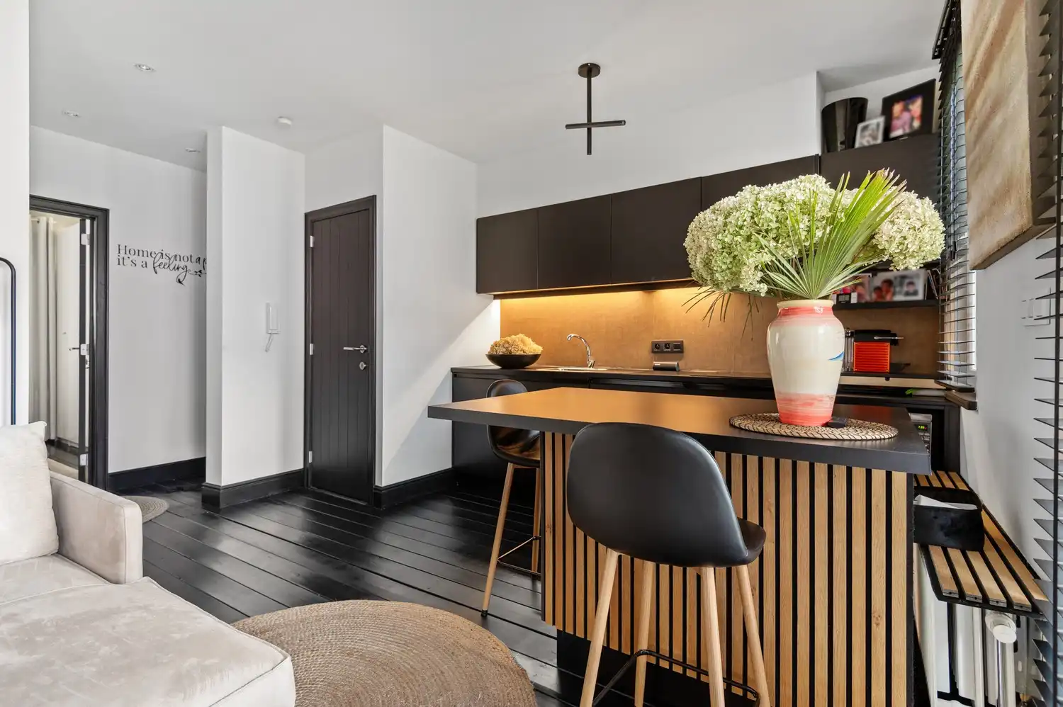 Instapklaar appartement (50 m²) met prachtig 'Ibiza Bohemian' terras nabij Zurenborg foto 10