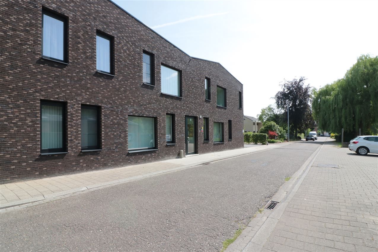 3 appartementen en 4 autostaanplaatsen foto 53