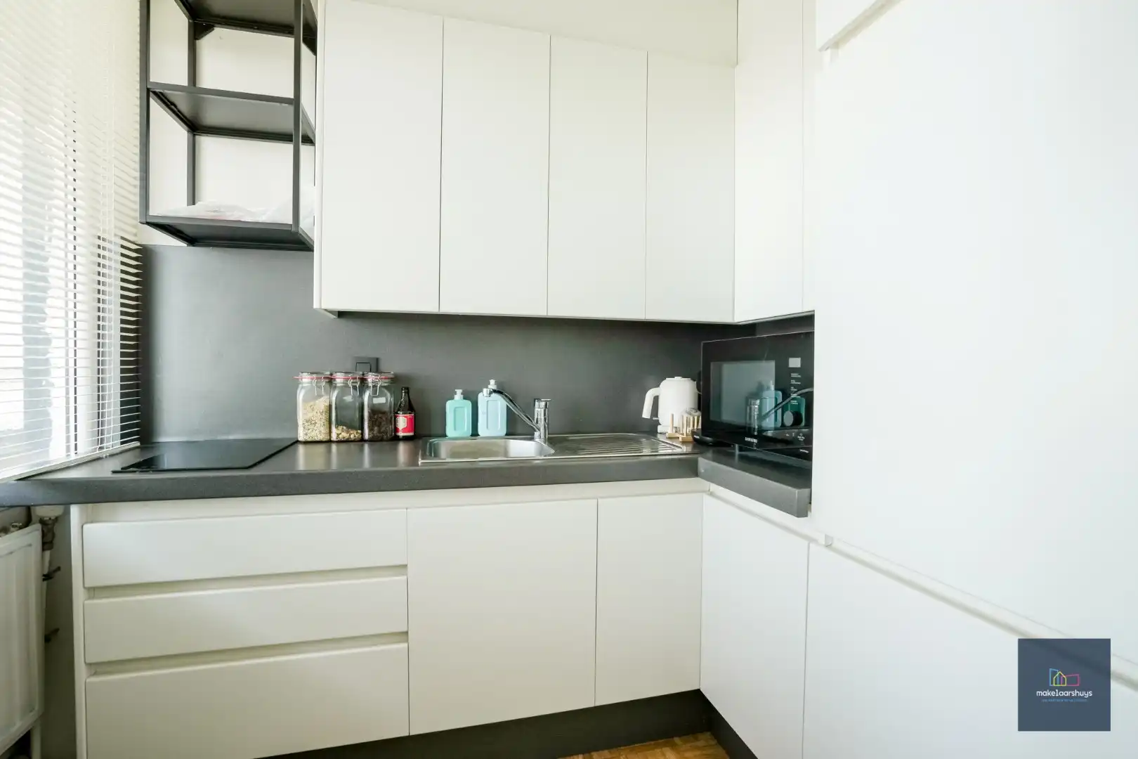 Topper ; instapklare studio met schitterend zicht  foto 8