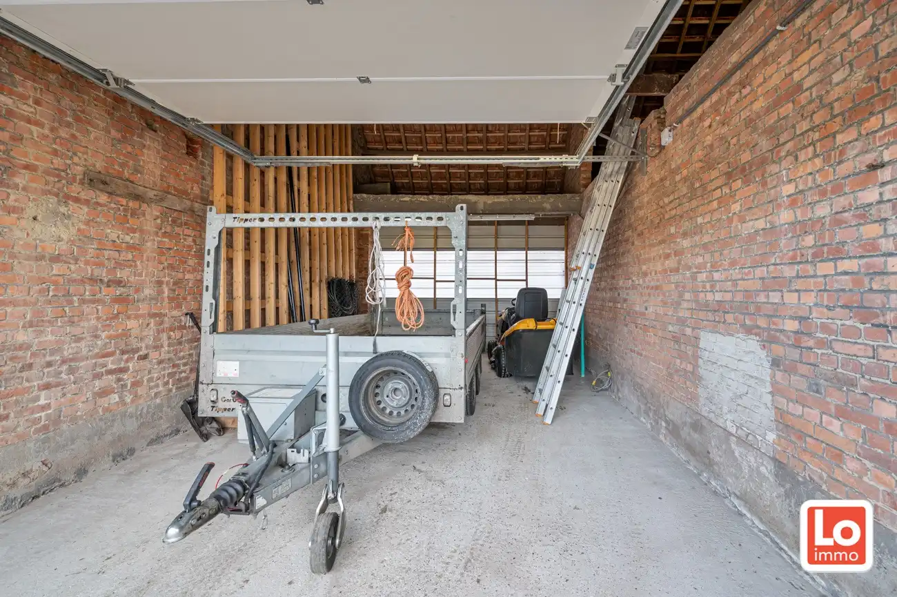 VERKOCHT!! Heel ruime degelijke open woning met praktijkruimte, inpandige garage en ruime gerenoveerde schuur met heel wat potentieel gelegen op een gemakkelijk bereikbare locatie tussen Oostakker en Lochristi! foto 36