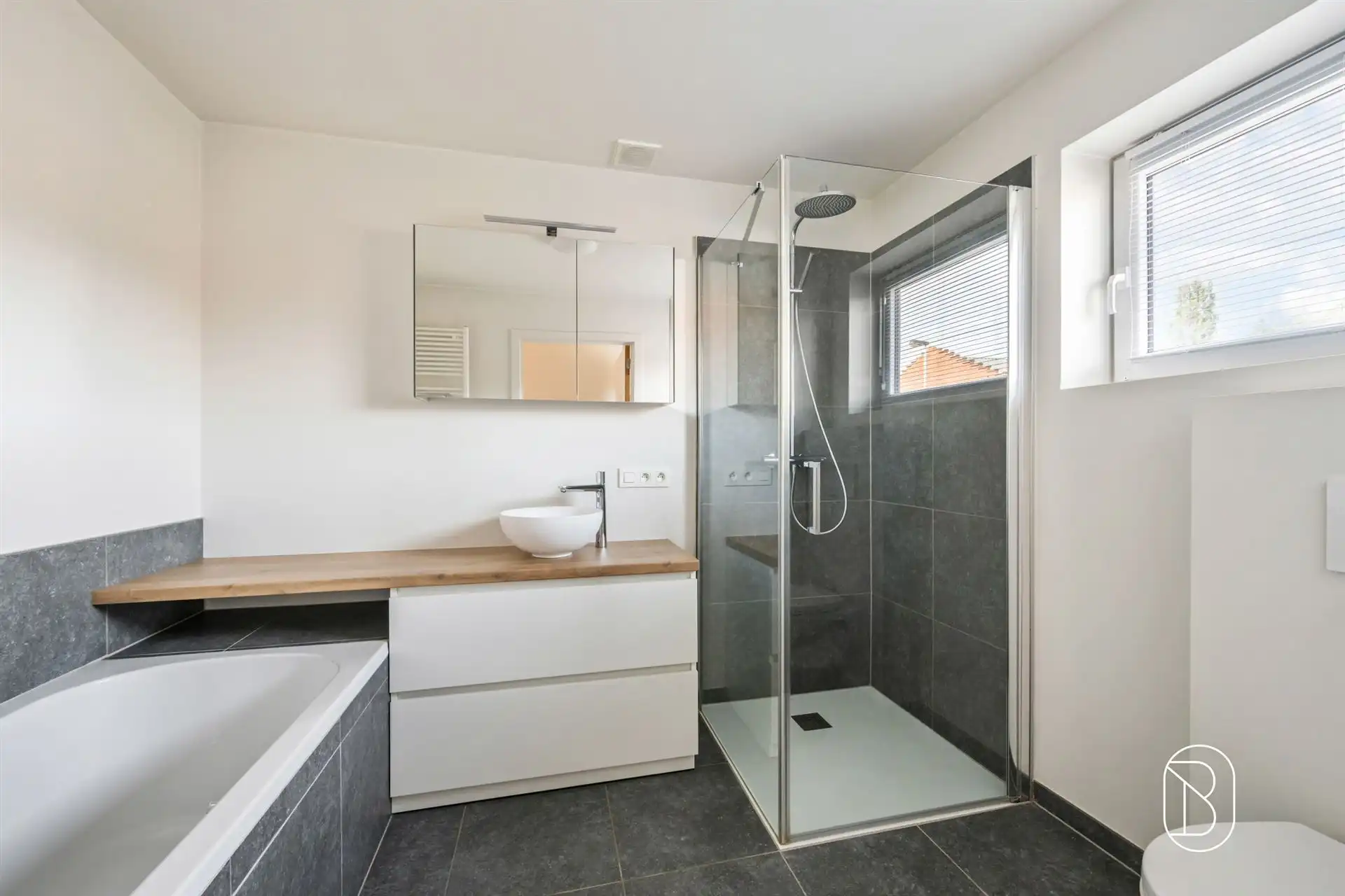 Recente woning met 3 SLK, tuin en EPC A foto 7