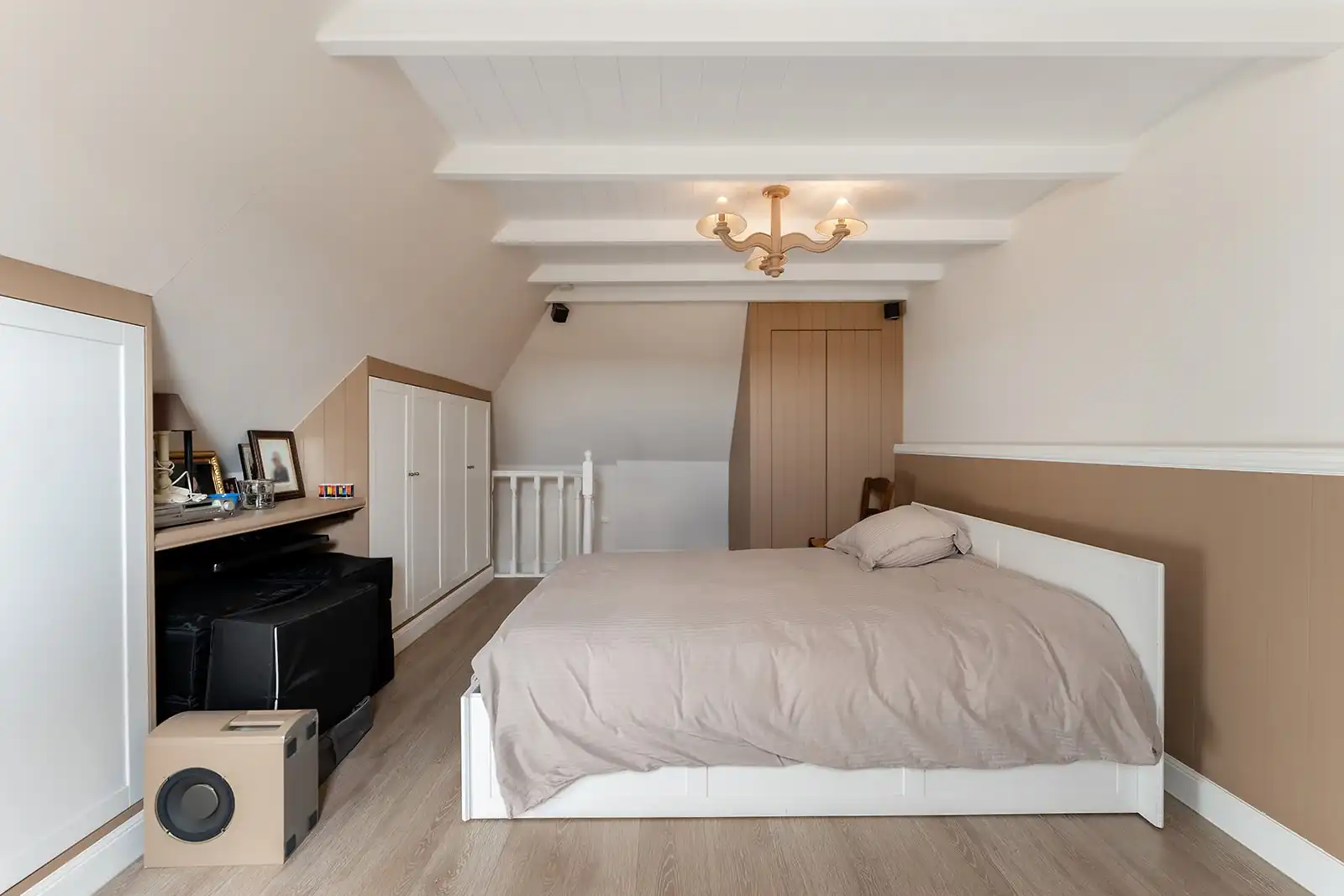 Ruim duplex appartement met garagebox te koop in Lissewege. foto 14