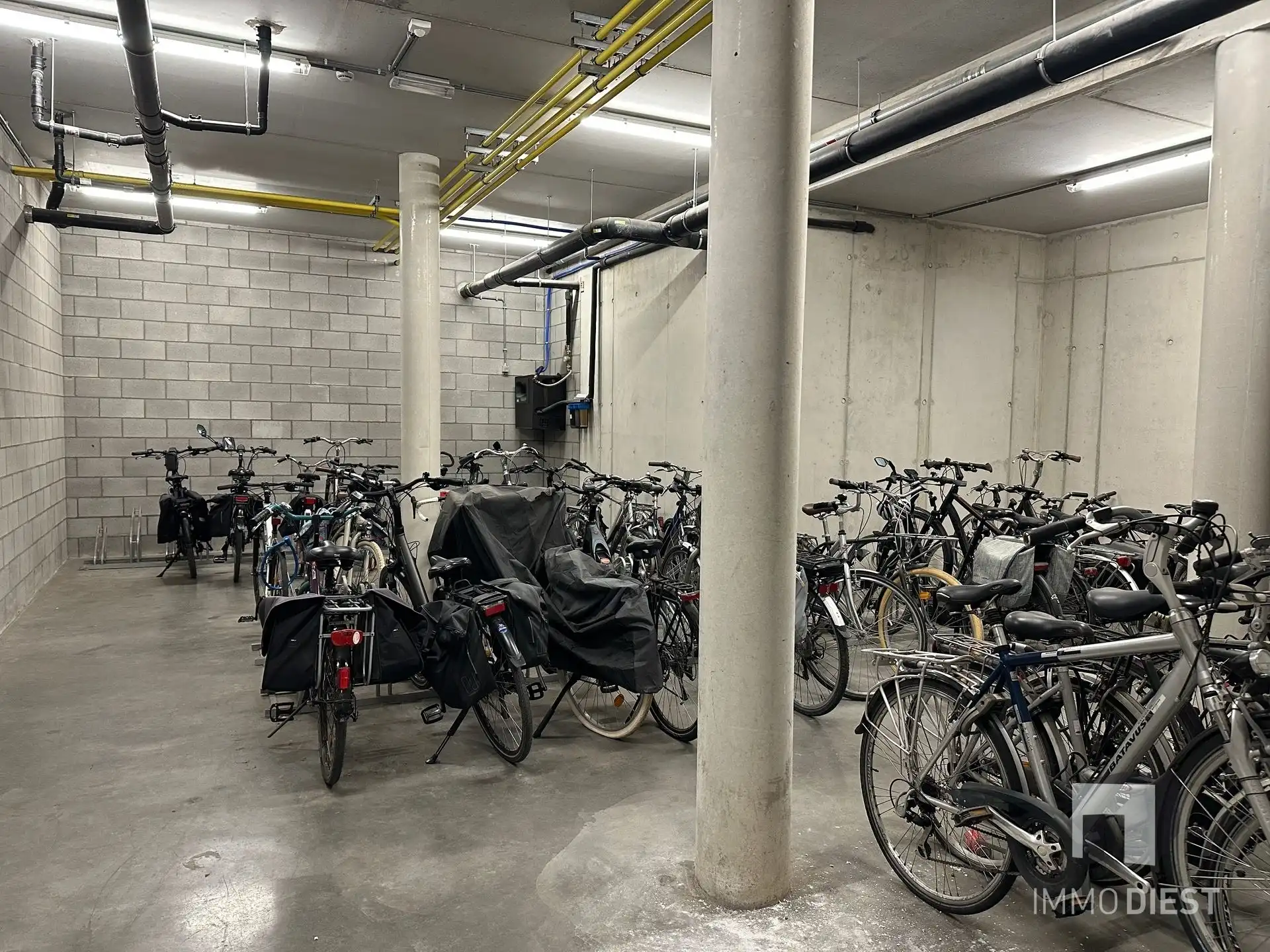 Appartement met 1 slaapkamer, parking en kelder foto 31