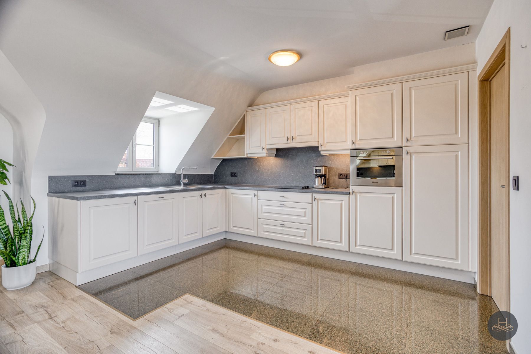 Ruim dakappartement (2017) met enorm terras op een A locatie foto 6